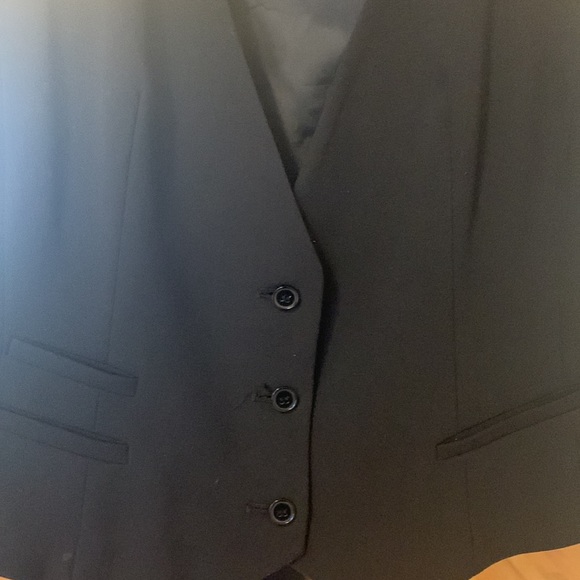 Vest - Picture 3 of 5